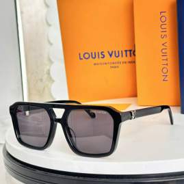 Picture of Louis Vuitton Sunglasses _SKUfw76720991fw